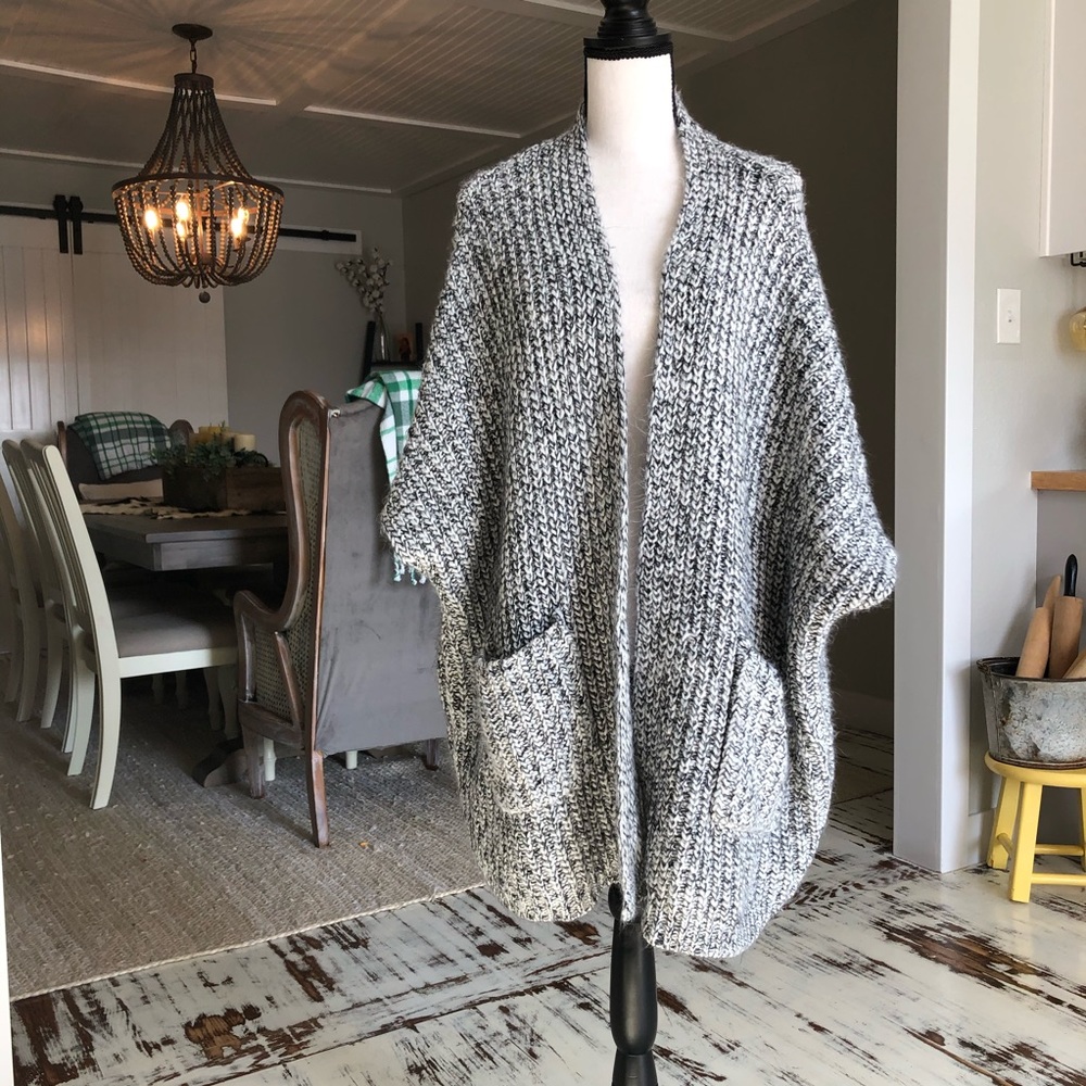 💃5 for 25! Comfy knitted sweater